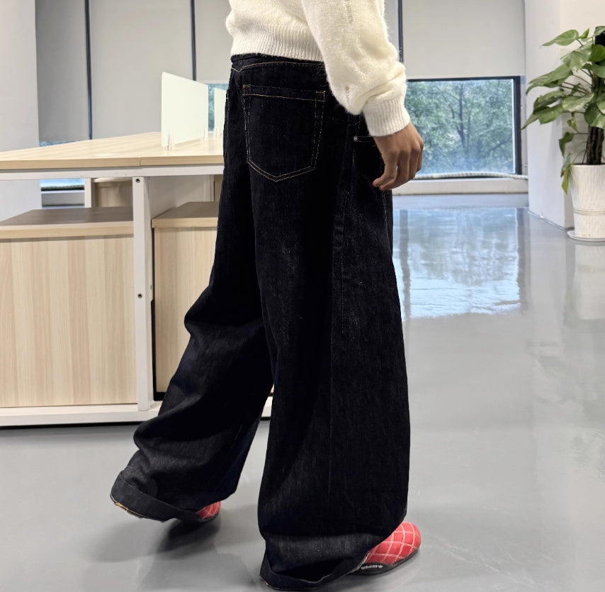 Curved Blade Shaped Jeans