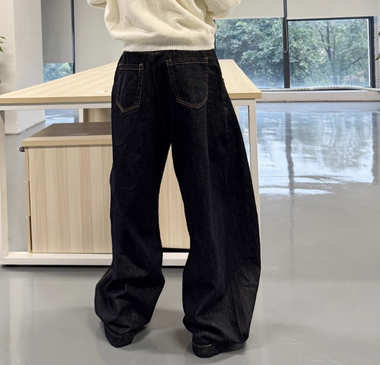 Curved Blade Shaped Jeans