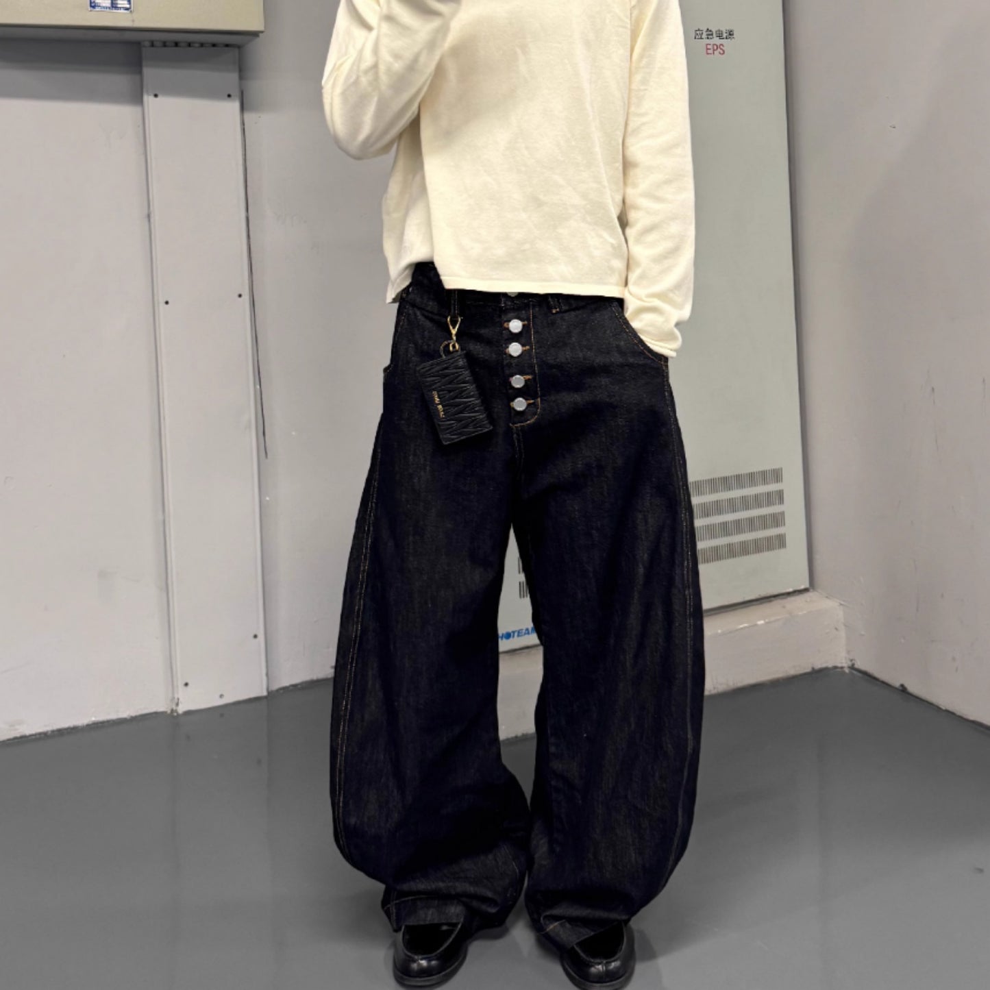 Curved Blade Shaped Jeans